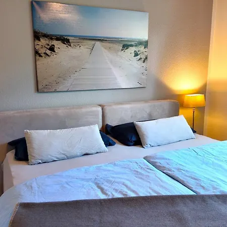 Beachhouse Apartment *